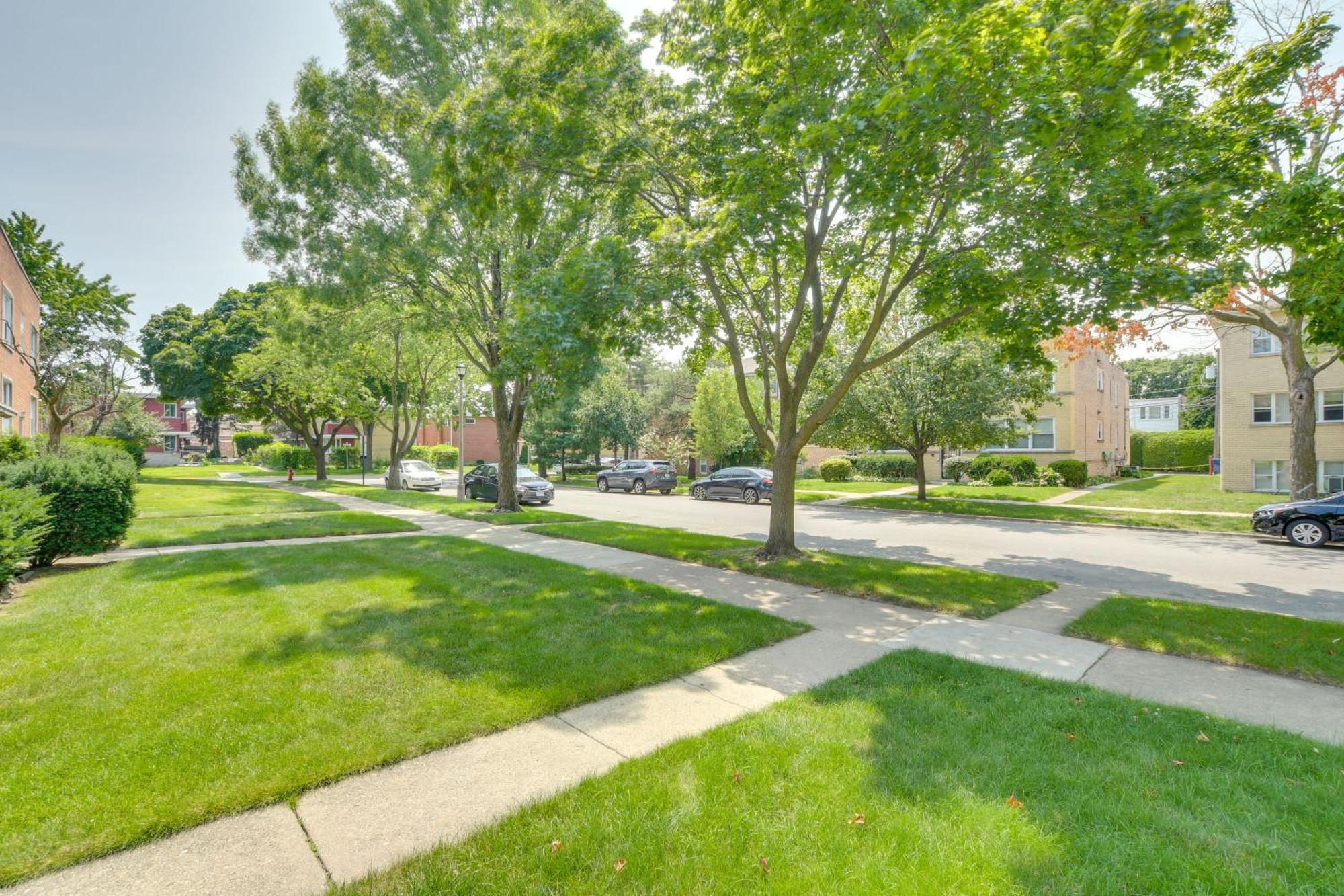 Convenient Skokie Condo - Walk To Train! Exterior photo