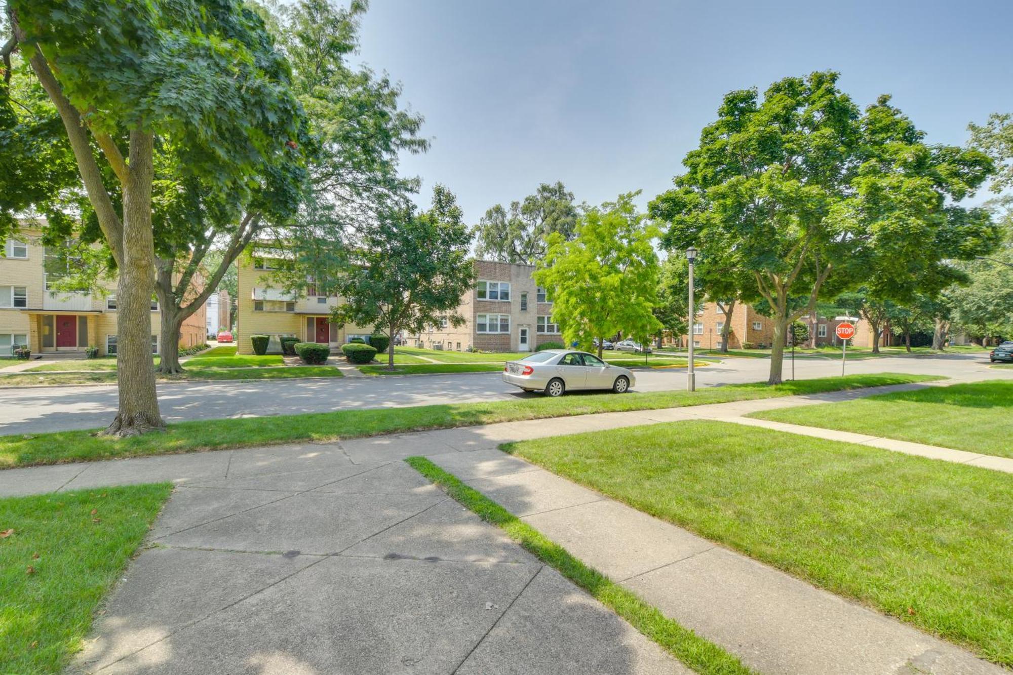 Convenient Skokie Condo - Walk To Train! Exterior photo